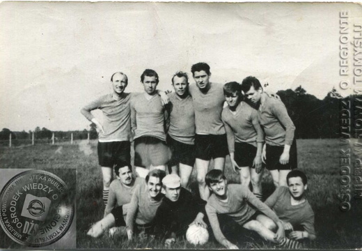 LZS Błękitni Wytomyśl - na boisku sportowym w Strzyżewie ok. 1970 r.