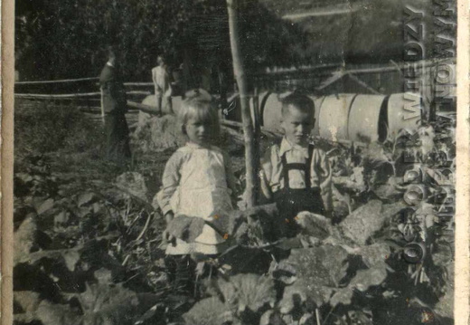 Mieszkańcy Wytomyśla. Bliźniaki Maria i Eugeniusz Geisler - 1943 r.