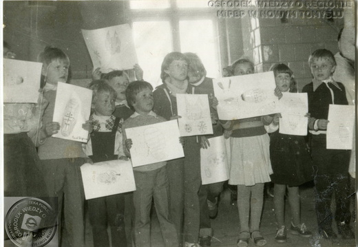 "Zajączek"- święto wielkanocne, zorganizowane dla dzieci wiejskich przez Koło Gospodyń Wiejskich w Nowym Tomyślu, 1984 rok