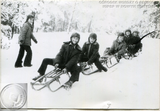 Gwiazdka dla dzieci połączona z kuligiem i lepieniem bałwana. 1981 rok