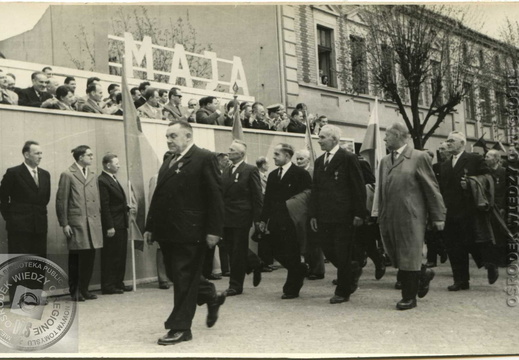 Pochód 1.Majowy -  ul. Poznańska; róg Bohaterów