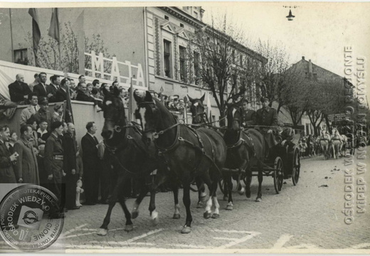 1. Maja - ul. Poznańska; róg Bohaterów