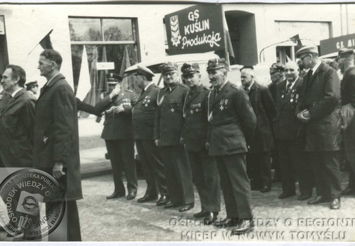 Powstańcy wielkopolscy w pochodzie 1. Majowym - 1975r.