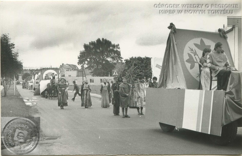018_Jarmark_Chmielowikliniarski_1978_gm_zbiory_MiPBP_NT_01.jpg