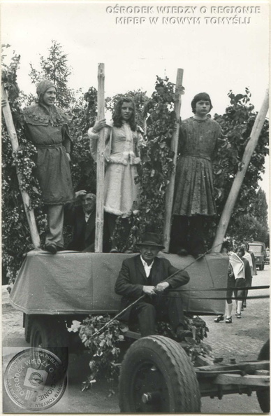 021_Jarmark_Chmielowikliniarski_1978_gm_zbiory_MiPBP_NT_01.jpg