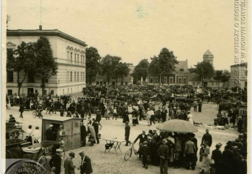 Dzień targowy - pl. Niepodległości; 1937r.