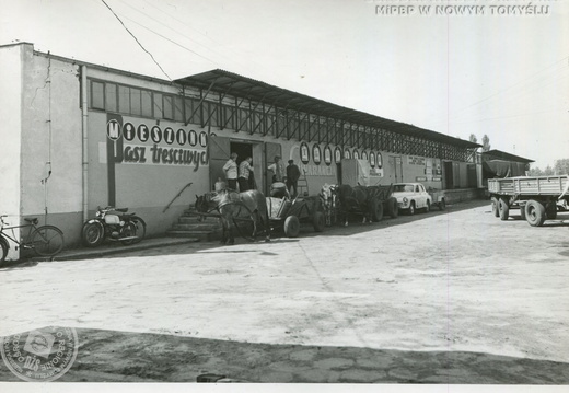 Centrala Rolnicza Spółdzielni GS przy ul. Kolejowej w Nowym Tomyślu. 1974 r.