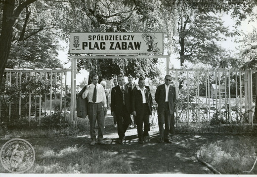 Spółdzielczy plac zabaw nowotomyskiej GS "Samopomoc Chłopska". 1974 r.