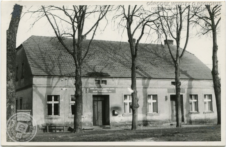 01177_budynek_pryw_1960_r__Osrodek_GS_przed_przebudowa_Zacisze.jpg