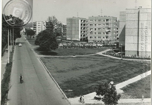 Widok  z ulicy Zbąszyńskiej w kierunku centrum. Po prawej Osiedle Świerczewskiego - 1985