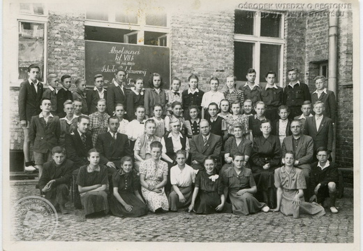 Absolwenci Szkoły Podstawowej nr 1 w Nowym Tomyślu 1950/51