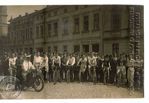 Wyścig rowerowy - wlot na ul. Mickiewicza od strony pl. Niepodległości