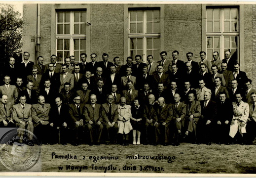 Pamiątkowa fotografia z egzaminu mistrzowskiego. Nowy Tomyśl, 3 maja 1955 r.