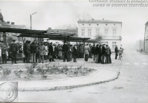 Dworzec autobusowy na placu Niepodległości w Nowym Tomyślu, 1978 r.