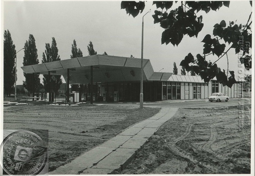 Stacja benzynowa przy ul. Kolejowej - 1984 r.