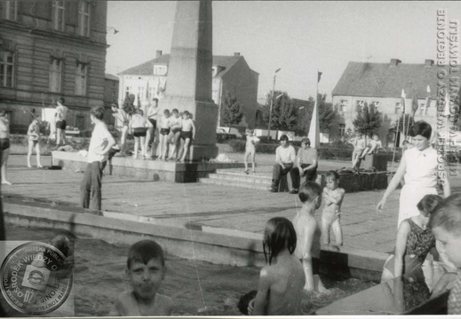 Fontanna na pl. Niepodległości -  czerwiec 1971 r.