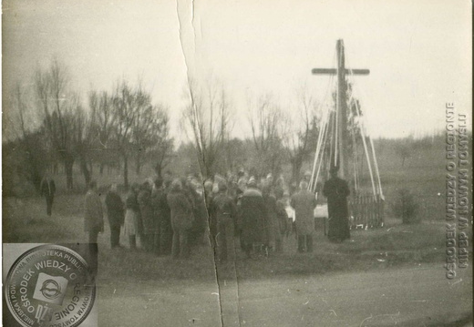 Poświęcenie krzyża przy drodze Róża - Wąsowo, 1981r.