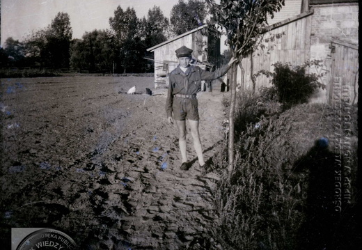 Mieczysław Janas w mundurku harcerskim. Wąsowo, październik 1964 r.