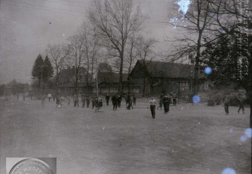 Wąsowo, widok na boisko szkolne. 1965 r.