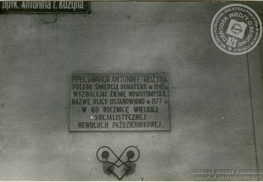 Tablica pamiątkowa na ul. Rużyna