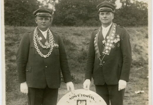 Jan Listewnik i Jan Weber podczas zawodów strzeleckich Bractwa Kurkowego, 1930 rok.