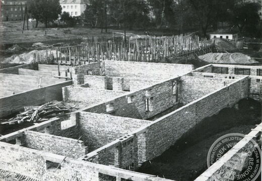  Budowa nowego gmachu liceum przy ulicy Tysiąclecia w Nowym Tomyślu, 1966 rok.