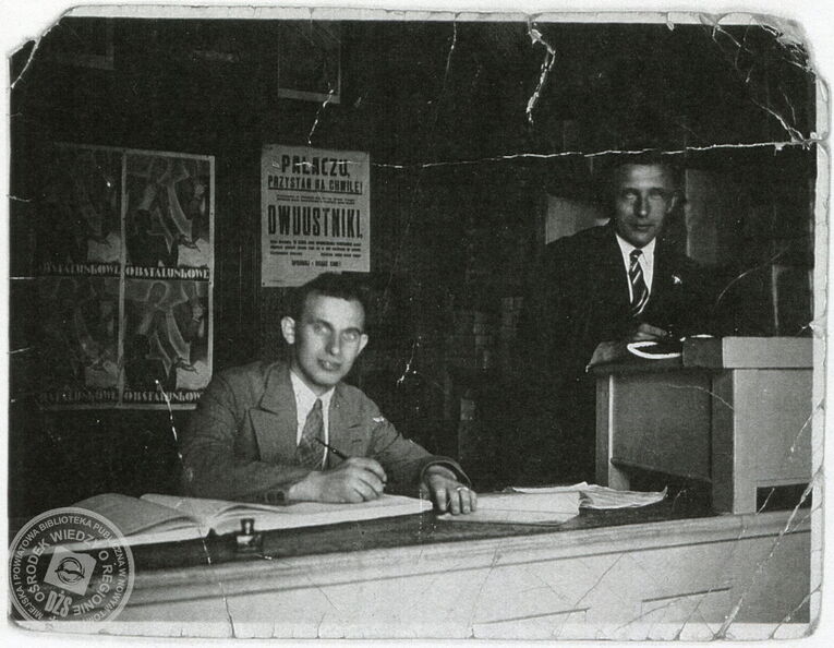 Żurek Edmund_kopia104_Hurtownia papierosów_z prawej Filip Bonia_1936.jpg