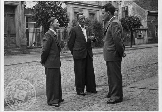 Spotkanie na ulicy Armii Czerwonej (obecnej Piłsudskiego), około 1949 roku